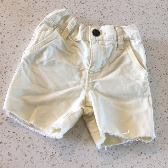 3/$20 NWOT Old Navy Pale Yellow Shorts - Picture 1 of 5